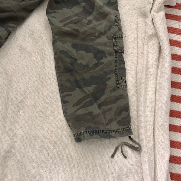 Juicy Couture Cargo Capri - Picture 5 of 11